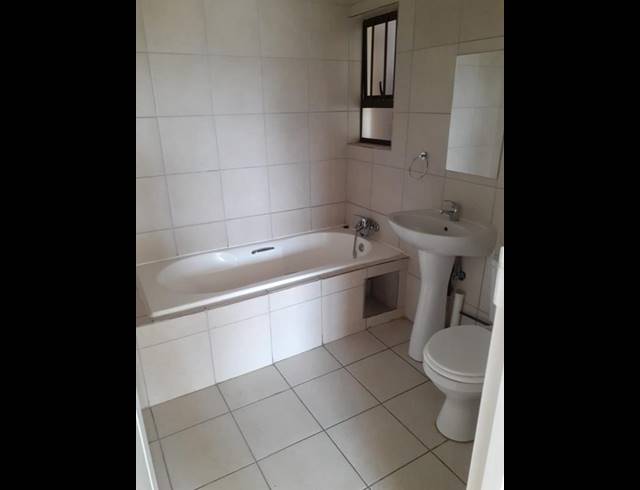 2 BEDROOM PROPERTY TO RENT IN BRENTWOOD PARK